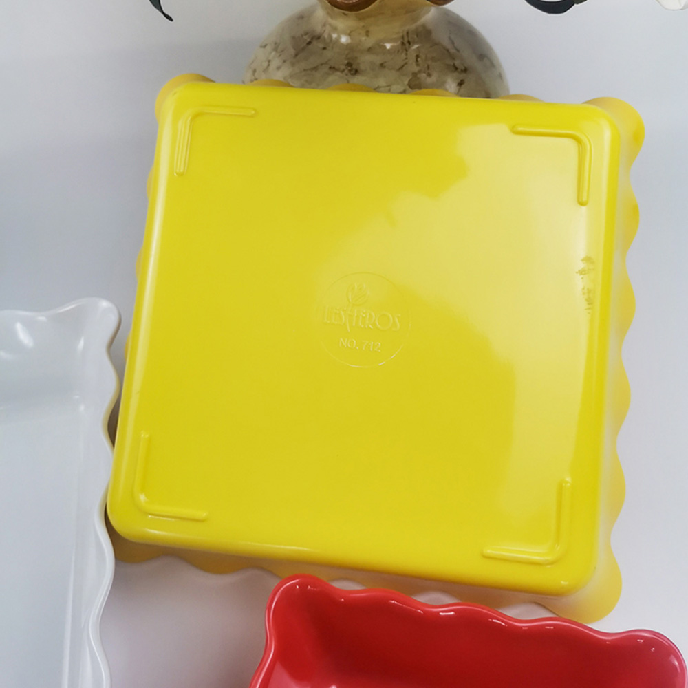 ユニークなデザインのキッチンスクエア波状フルーツサラダボウル